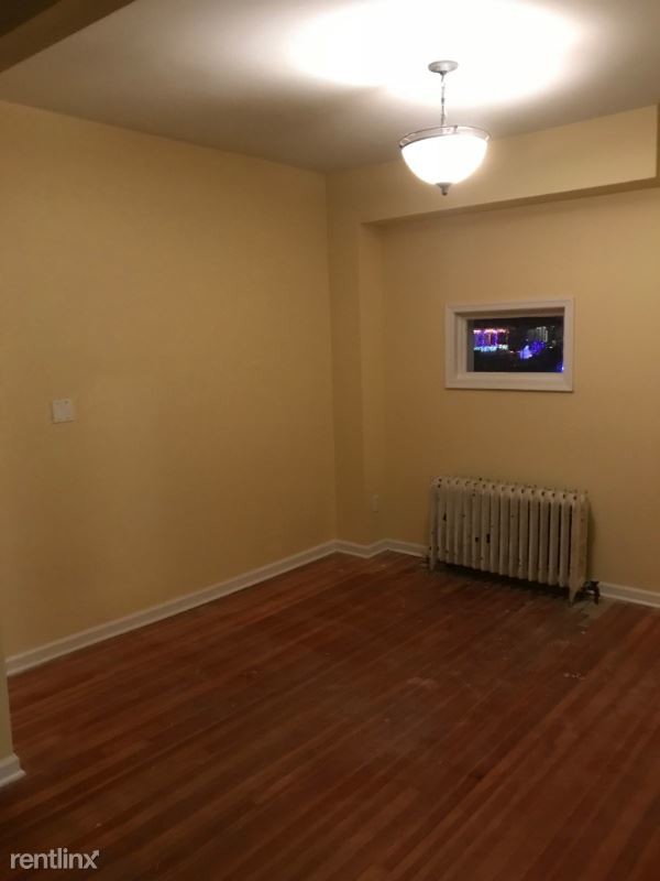 Building Photo - 6 br, 3 bath House - 1009 Bangs Ave