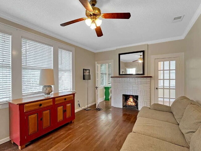 Building Photo - 521 E 49th St