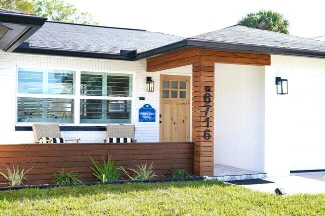 Front Entrance - 6716 Arroyo Dr