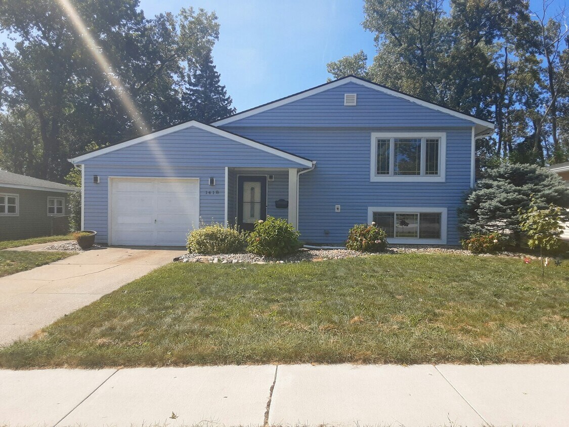 Foto principal - 1418 N Wood St