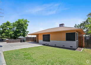 Building Photo - 1807 N 11th Ave