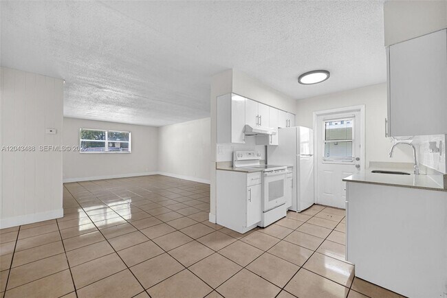 Foto del edificio - 861 SW 74th Terrace