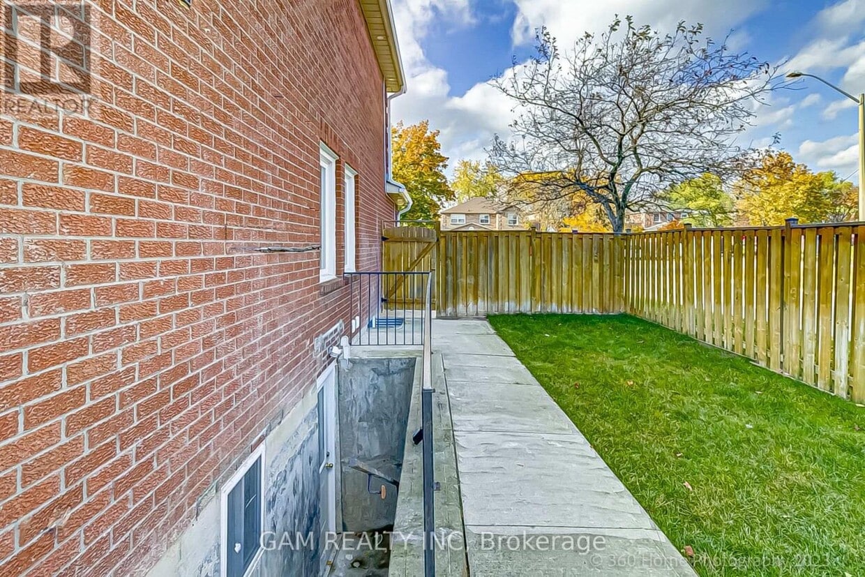 Building Photo - 1721 Village View Pl