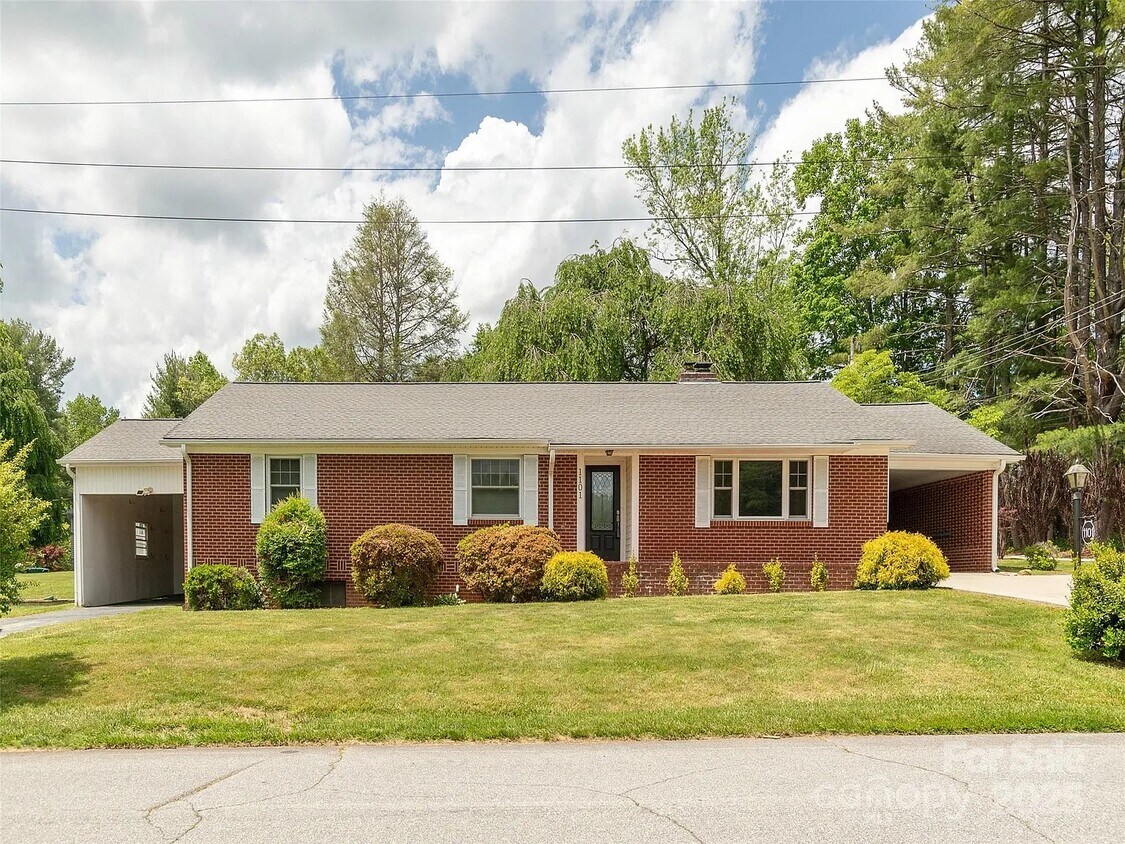 Foto principal - 1101 Cherokee Dr