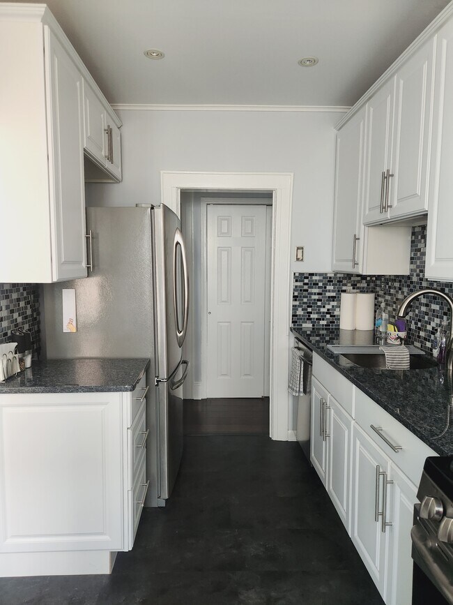 Foto del edificio - 6046 Woodbine St