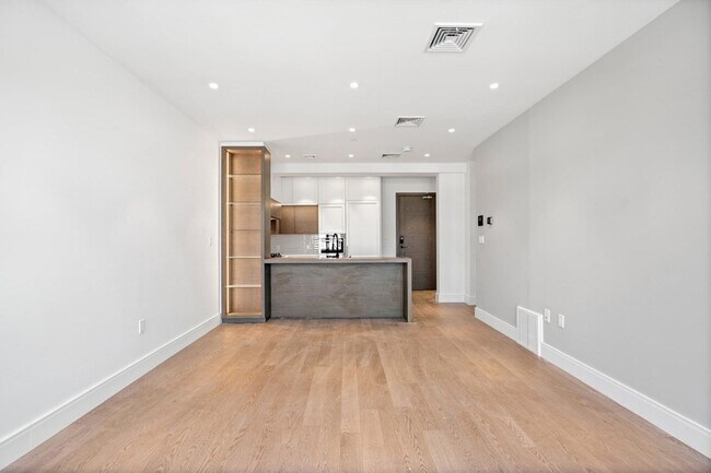 Building Photo - 20 Boylston St