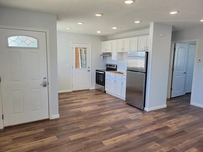 Building Photo - 2251 Fairfax Dr