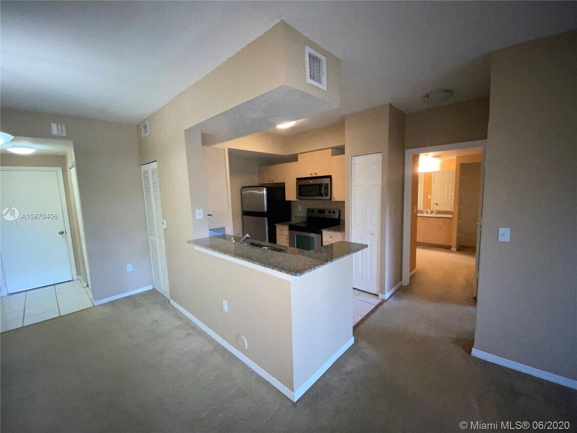 Primary Photo - 2560 Centergate Dr