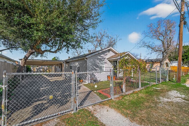 Foto del edificio - 705 Center St