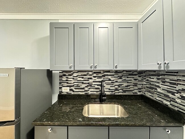 Foto del edificio - 5668 N Ridge Ave