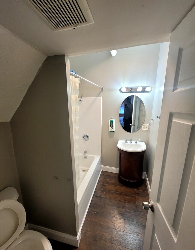 Photo - 522 Dr W. J. Hodge St House