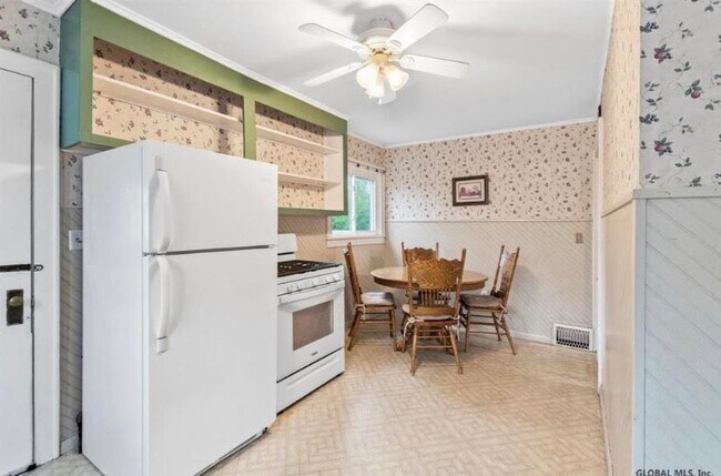 Kitchen - 53 Wilson Ave