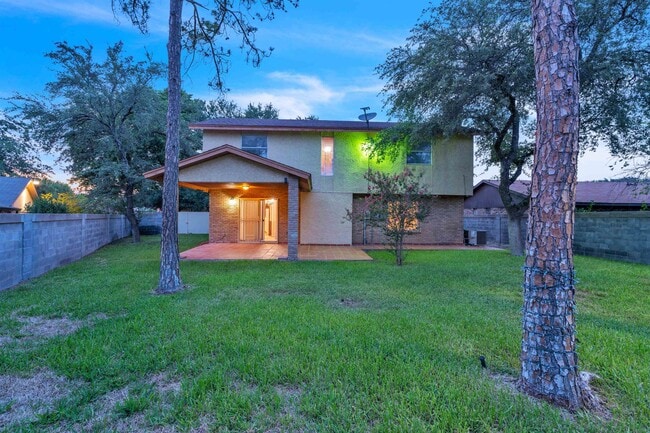 Building Photo - 901 Eden Ln