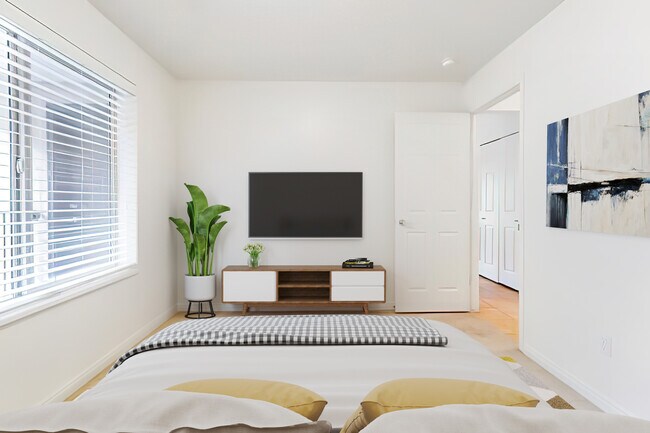 Bedroom 3 - 709 W Jefferson Ln