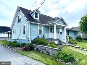 Building Photo - 329 Tyrone St