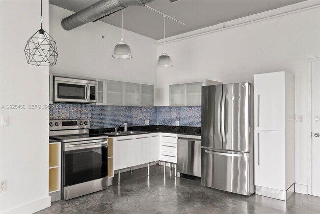 Foto del edificio - 10 SW South River Dr
