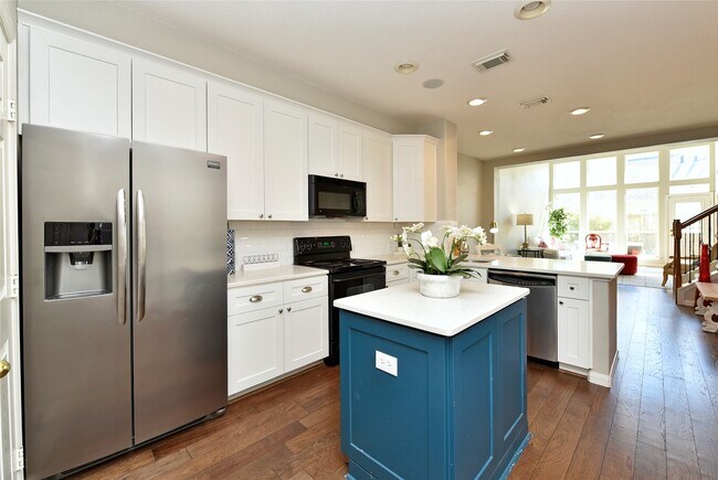 Foto del edificio - 8814 Silent Willow Ln
