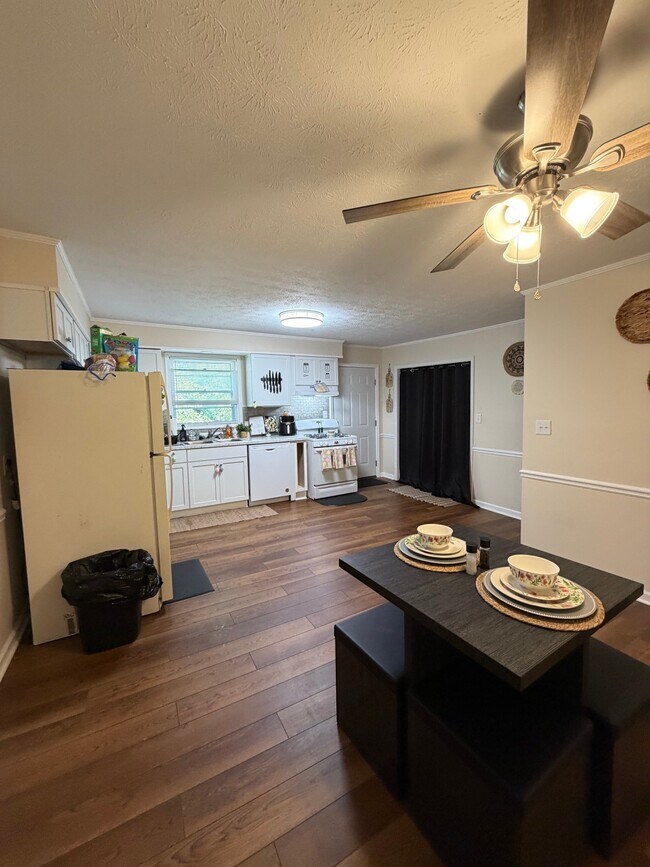 Foto del edificio - 1310 Davis Ave