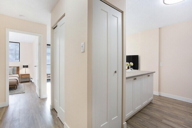 Photo du bâtiment - The Birkenshaw Apartments