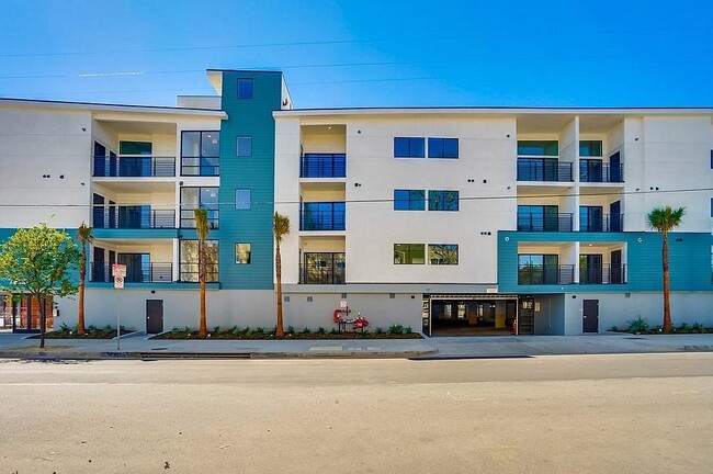 Building Photo - 7223 Tyrone Ave