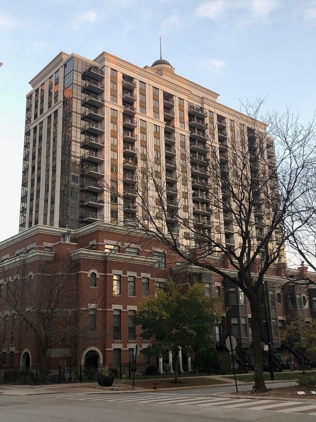 Building Photo - 1322 S Prairie Ave