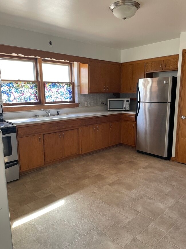 Foto del edificio - 1229 N La Grange Rd