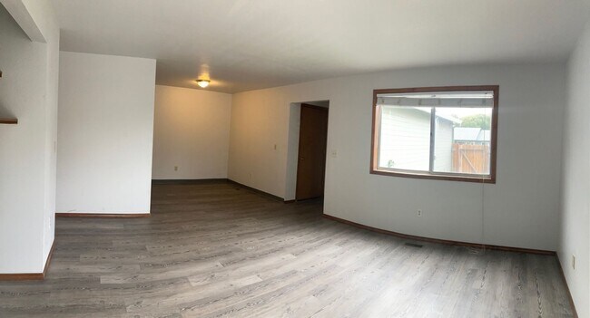 Foto del edificio - Duplex In Quiet Neighborhood