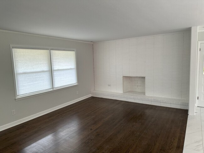 Building Photo - 3105 Eastway Dr