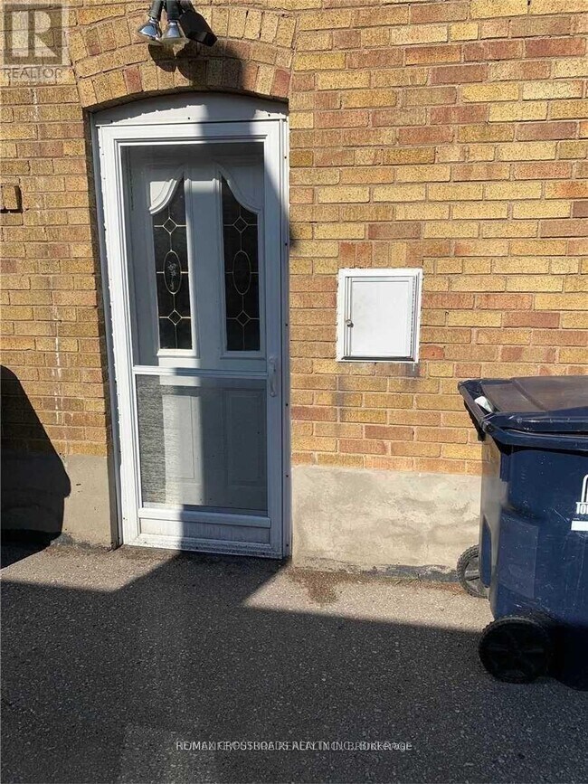 Photo du bâtiment - 70 Seminole Ave