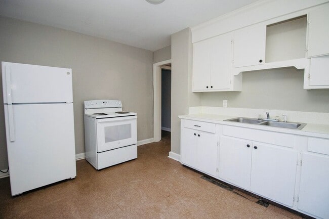 Building Photo - 2 Bedroom, 1 Bath in West Columbia - Avail...