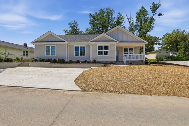 Photo - 705 Woodmore Ln House