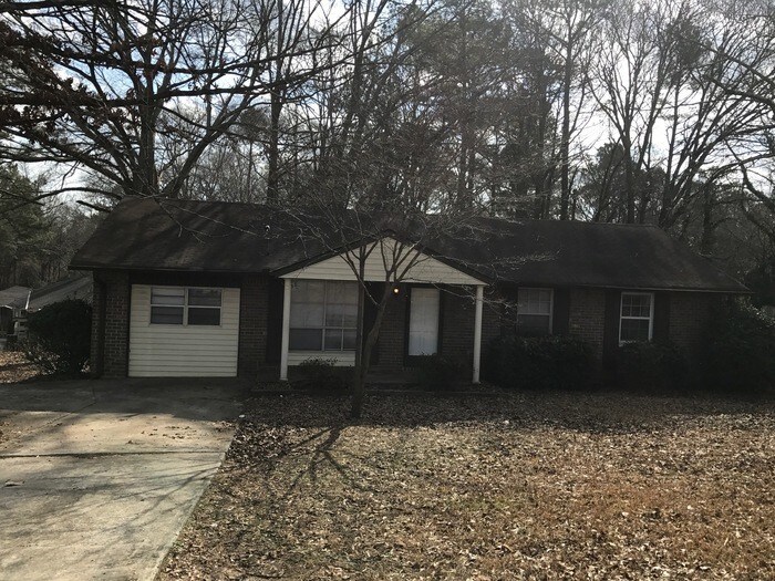 Primary Photo - BEAUTIFUL 3 BR 1.5 BATH JONESBORO HOME