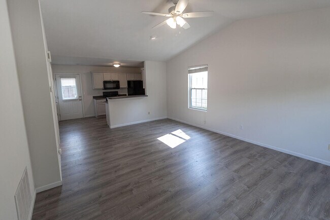 Foto del edificio - 3310 E St Charles Rd