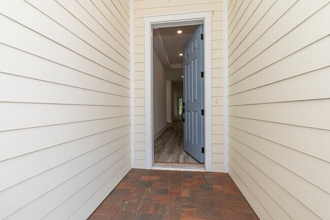 Building Photo - 380 Amberwood Dr