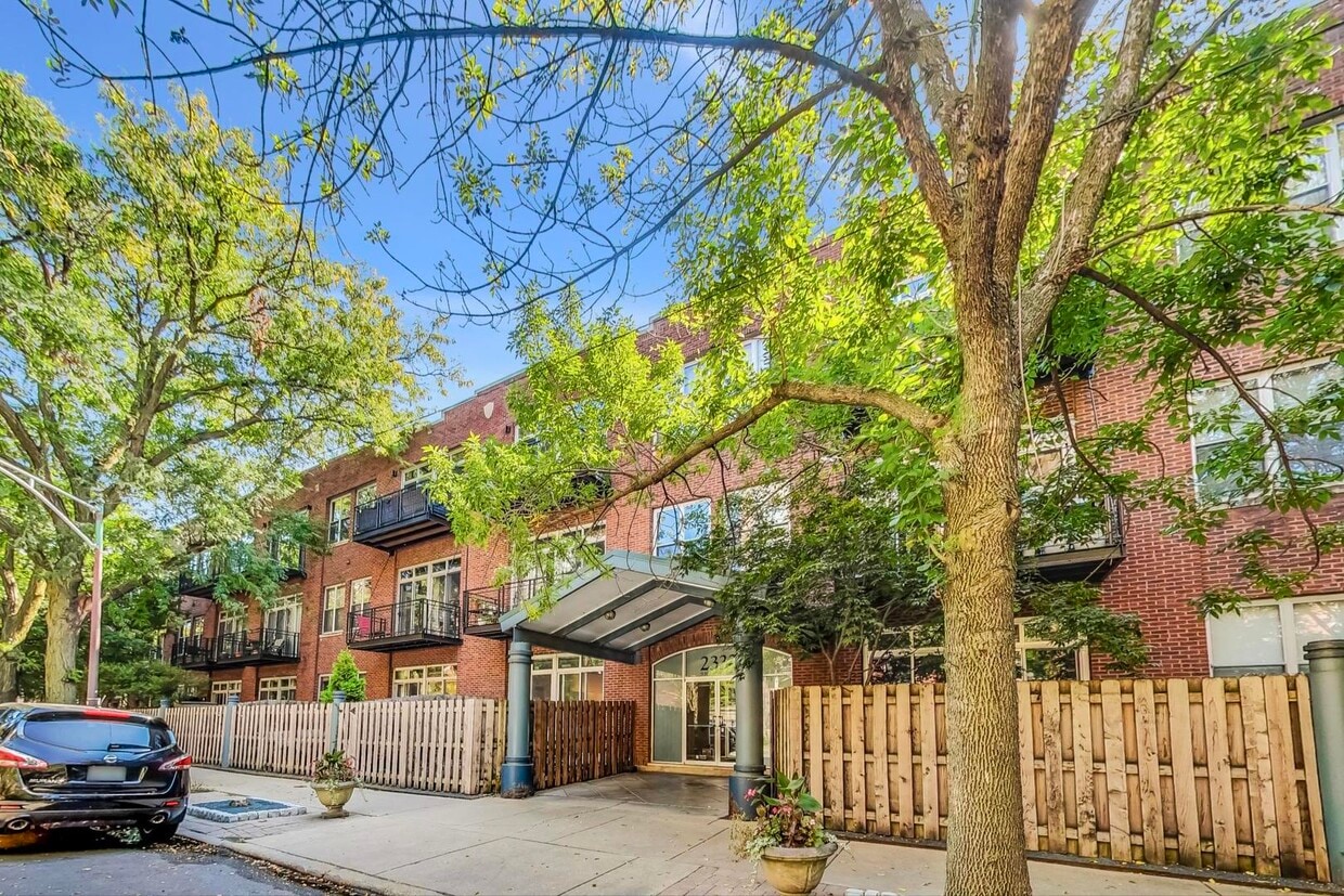 Foto principal - 2333 W St Paul Ave