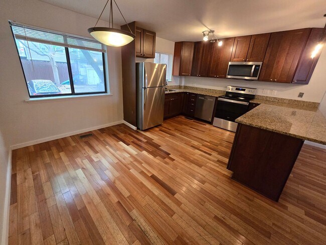 Foto del edificio - WASHINGTON SQUARE 2 BED 2 BATH BILEVEL APA...