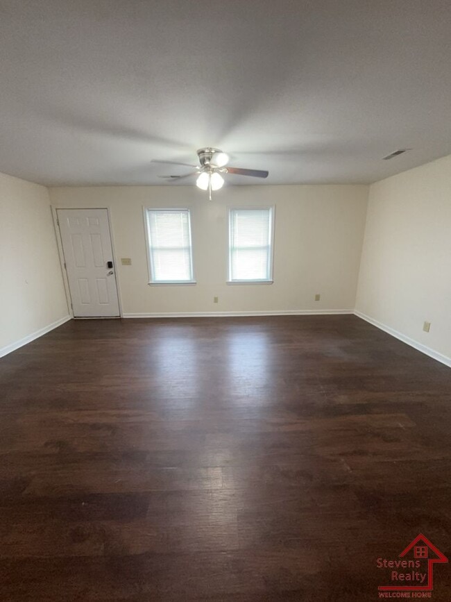Building Photo - 500 Skyline Dr