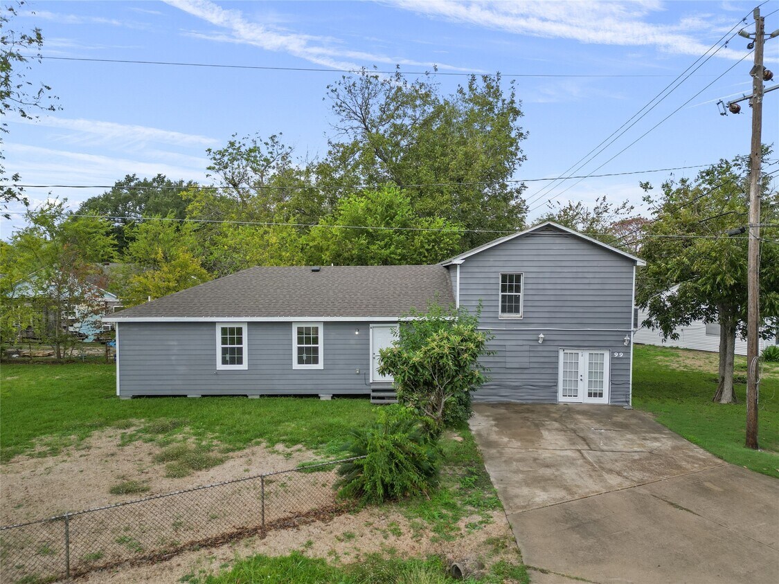 Foto principal - 99 Brownwood Dr