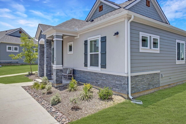 Building Photo - 5553 Lockhart Ln