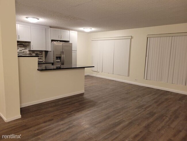 Building Photo - 2 br, 1 bath Condo - 1633 W Thome Ave