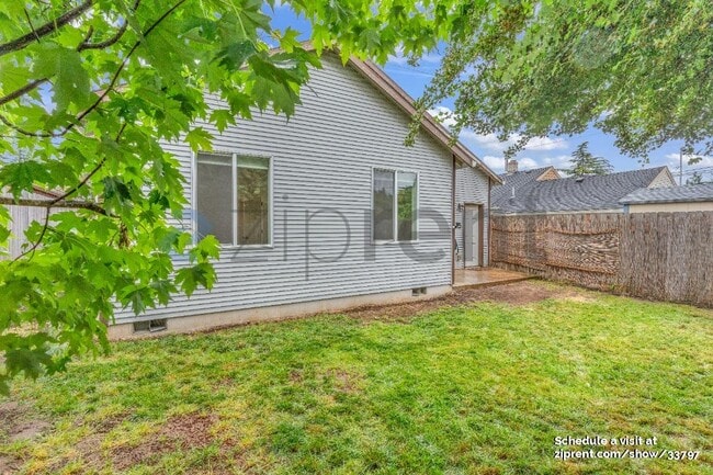 Building Photo - 4451 SE 117th Ave