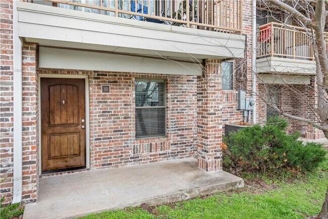 Foto del edificio - 3 Bed, 3 Bath Townhome Walking Distance Fr...