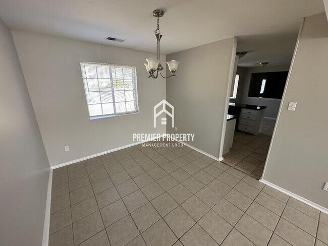 Foto del edificio - 7250 Hollorn - $500 OFF FIRST MONTH'S RENT!!