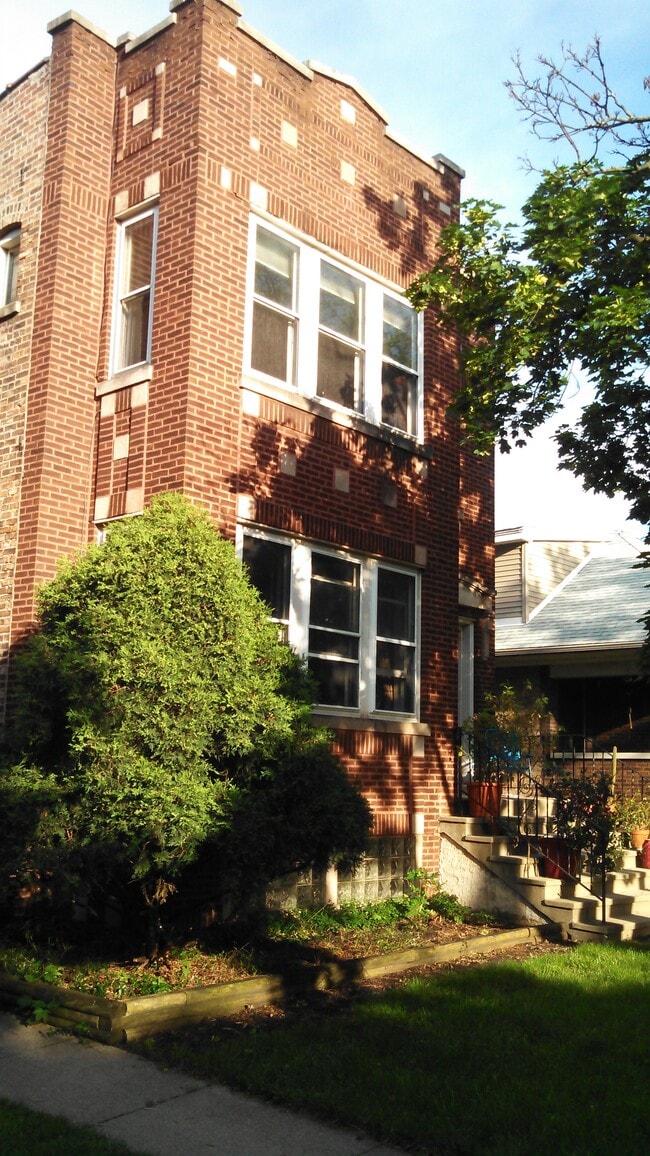 Building Photo - 624 Elgin Ave