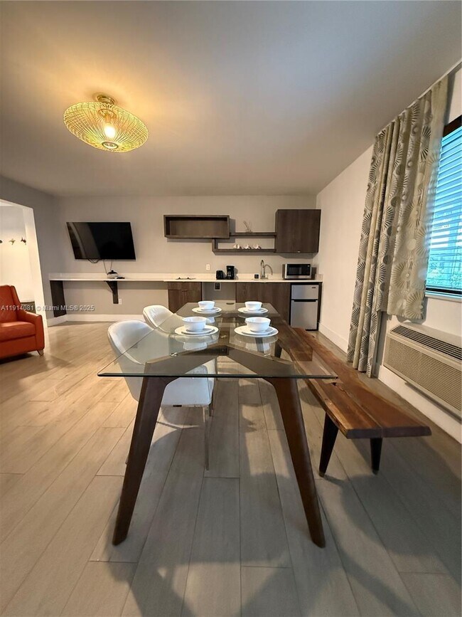 Foto del edificio - 6755 Harding Ave