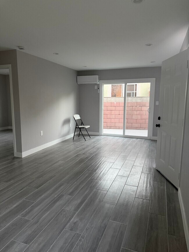 Sala de estar - 7849 Clybourn Ave