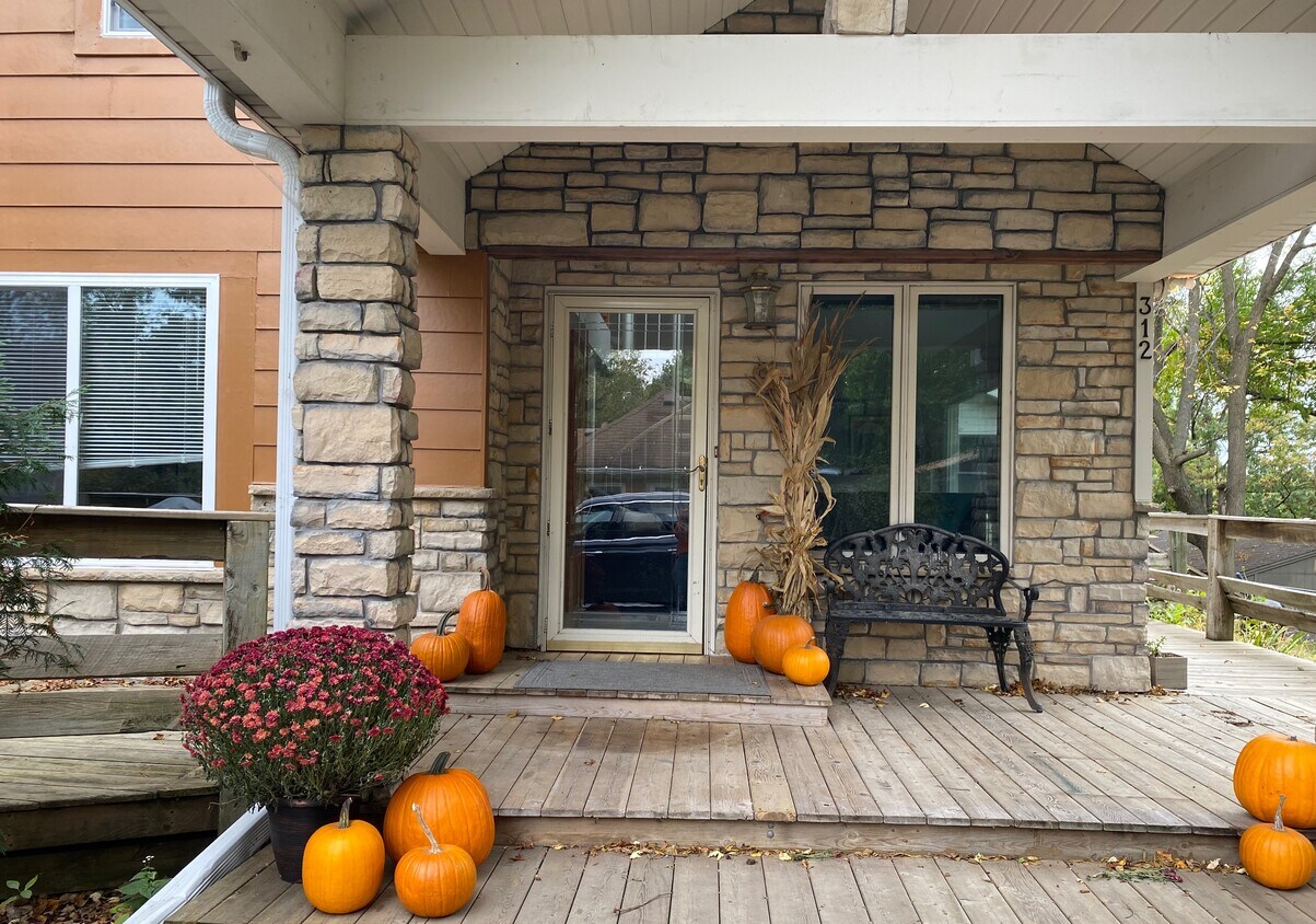 312 Chippenham Ln, Willernie, MN 55090 House Rental in Willernie, MN