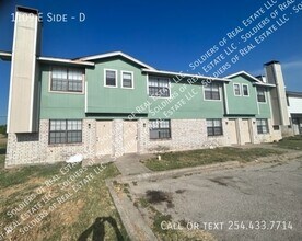 Building Photo - 1109 Side