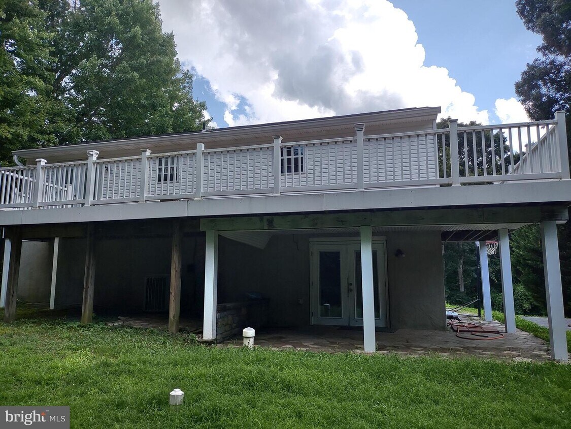 Primary Photo - 351 Skyview Dr