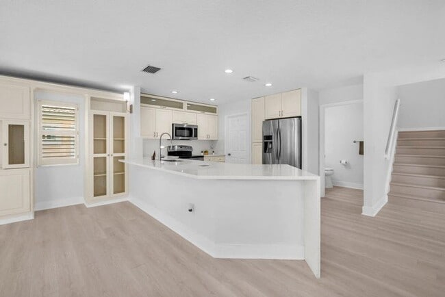 Foto del edificio - 1343 Lake Breeze Dr